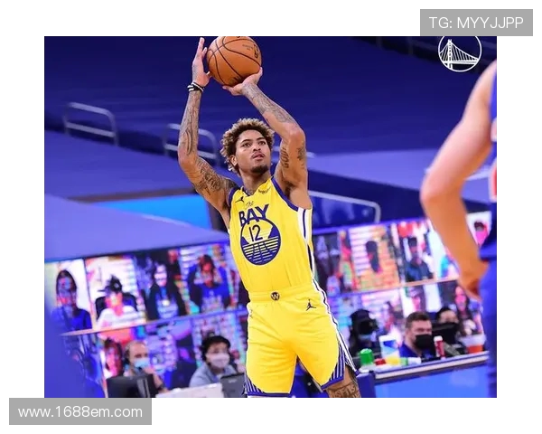 乌布雷半场表现惊艳8投6中三分球完美命中助球队领先